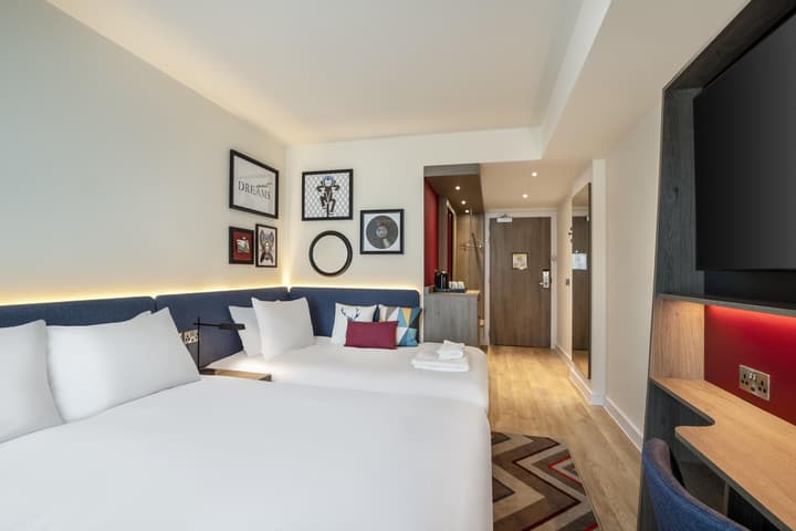 Hampton by Hilton Bath City