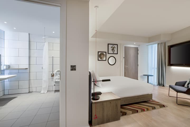 Hampton by Hilton Bath City