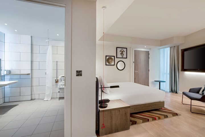 Hampton by Hilton Bath City