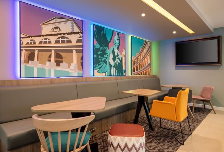 Hampton by Hilton Bath City