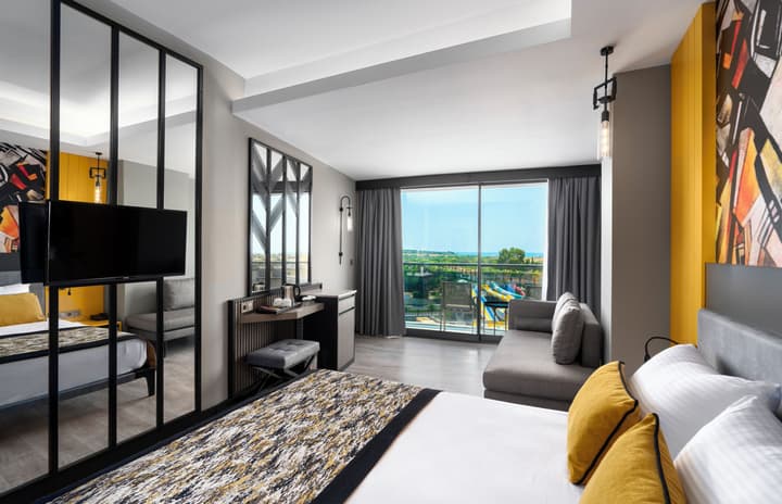 Arnor De Luxe Hotel