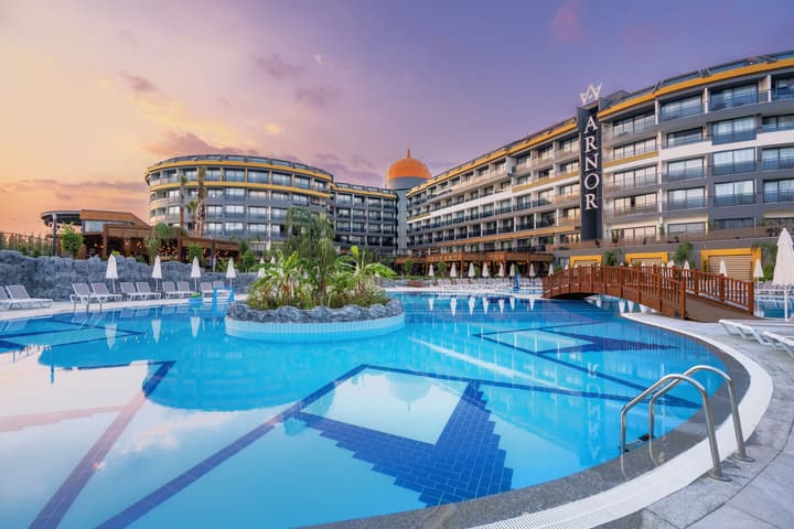 Arnor De Luxe Hotel