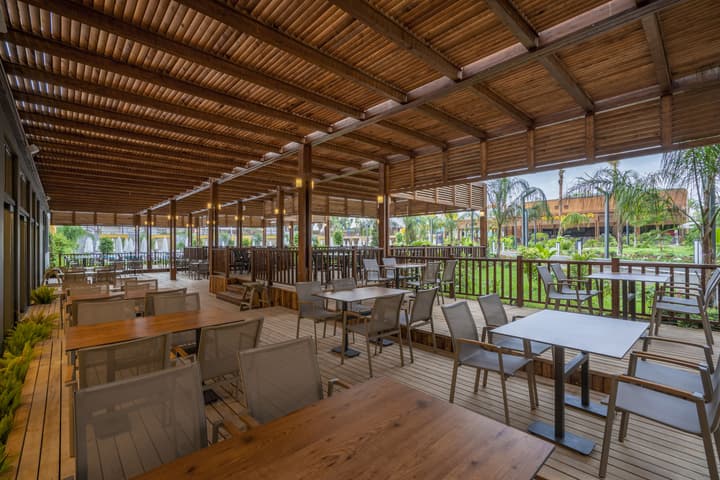 Arnor De Luxe Hotel