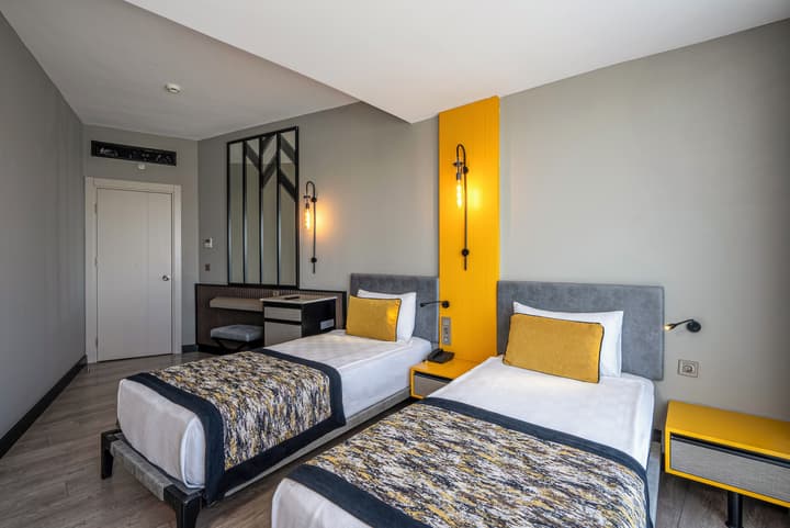 Arnor De Luxe Hotel
