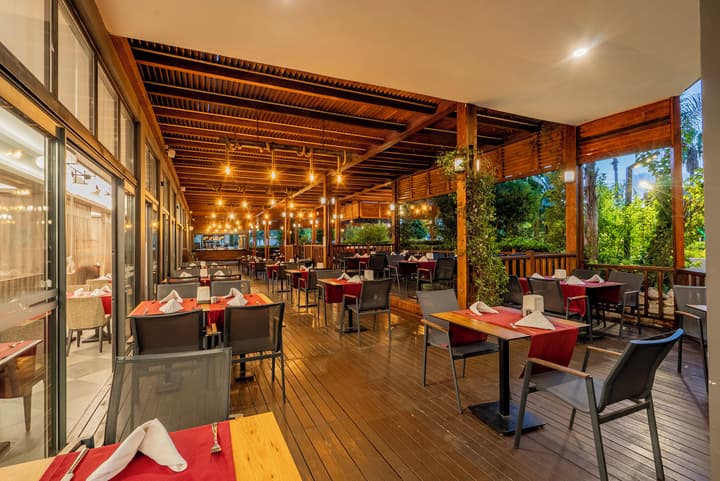 Arnor De Luxe Hotel