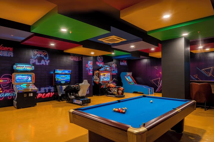 Arnor De Luxe Hotel