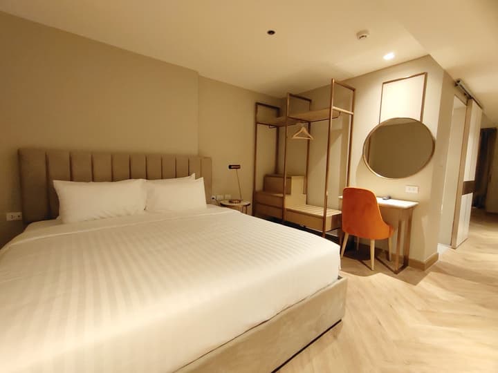 Away Bangkok Riverside Kene
