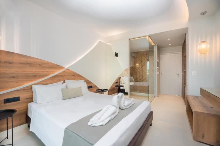 Happy Days Hotel
