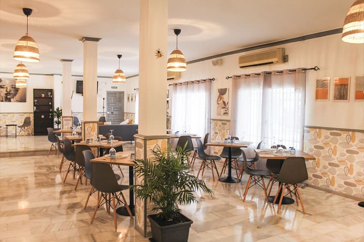 Hotel Restaurante Vía Sevilla - Cádiz by MA 22 Puntos