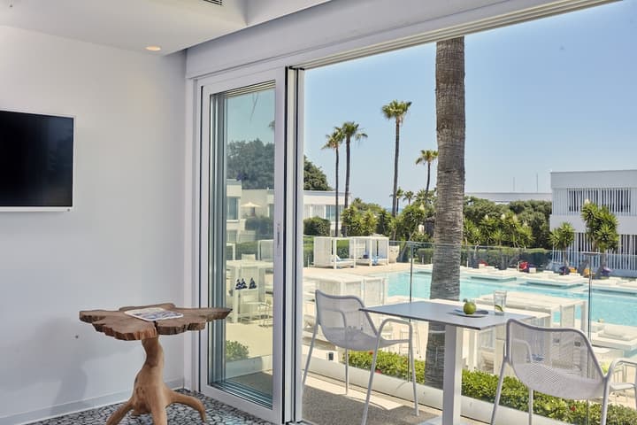 So White Club Resort