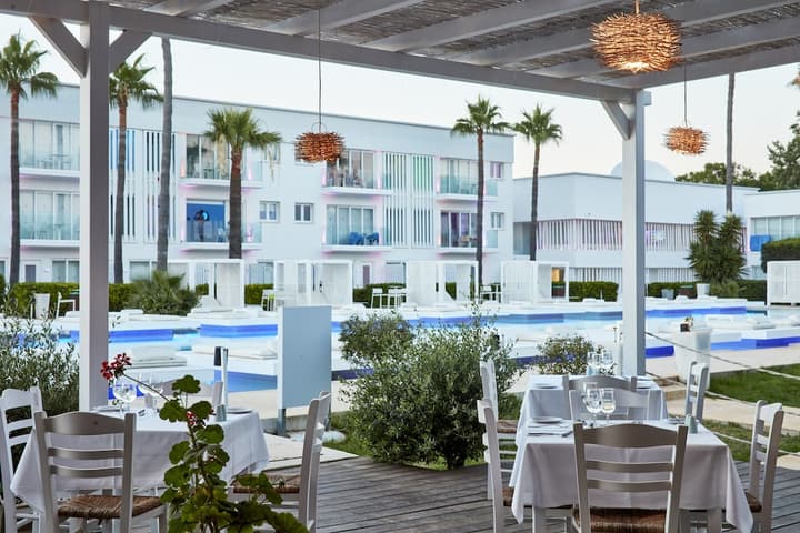So White Club Resort