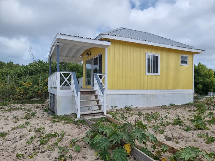 Harrys Cottages Cottage 5 Right on the Pink Sand