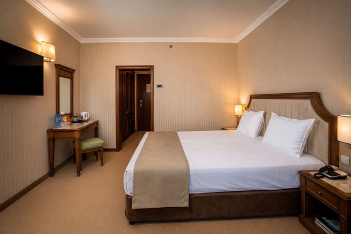 Astoria Grand Hotel