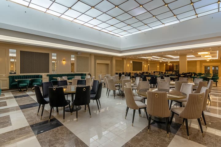 Astoria Grand Hotel