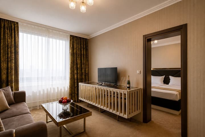 Astoria Grand Hotel