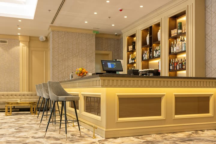 Astoria Grand Hotel