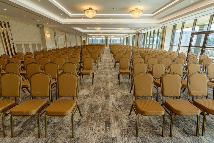 Astoria Grand Hotel