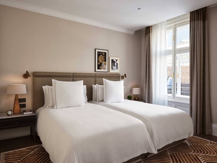 Rosewood Vienna