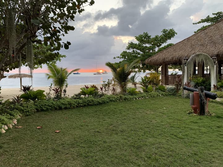 Relax In Jamaica - Enjoy 7 Miles Of White Sand Beach! 1 Bedroom Villa by RedAwning