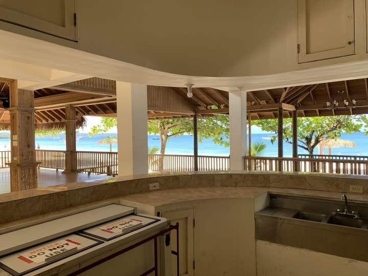 Relax In Jamaica - Enjoy 7 Miles Of White Sand Beach! 1 Bedroom Villa by RedAwning