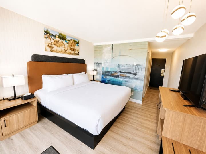 Sea Edge Beachside Hotel