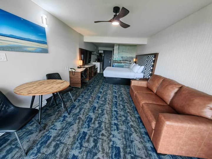 Sea Edge Beachside Hotel