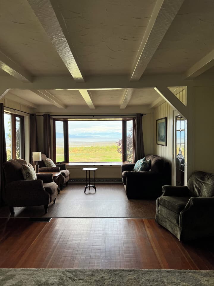 Sea Edge Beachside Hotel