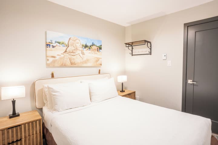 Sea Edge Beachside Hotel