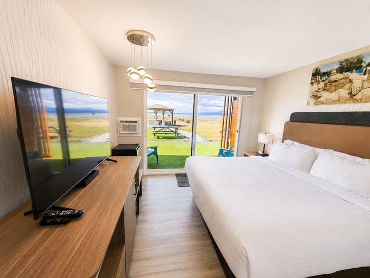 Sea Edge Beachside Hotel