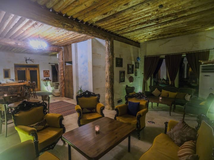 Kalsedon Cave Suites