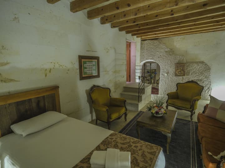 Kalsedon Cave Suites
