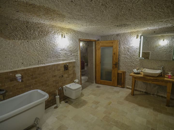 Kalsedon Cave Suites