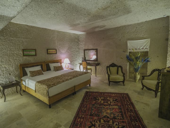 Kalsedon Cave Suites