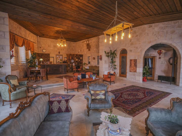 Kalsedon Cave Suites