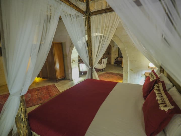 Kalsedon Cave Suites