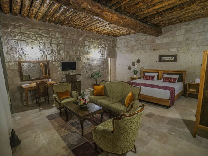 Kalsedon Cave Suites