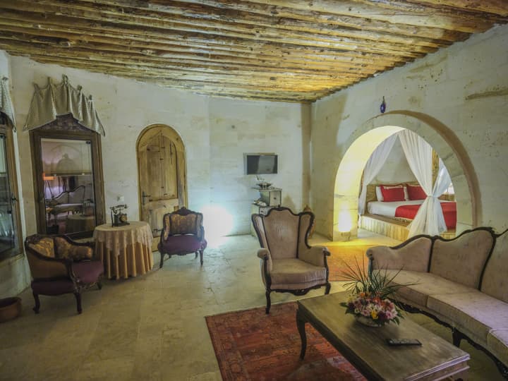 Kalsedon Cave Suites