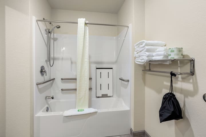 Cobblestone Hotel & Suites - De Pere/Green Bay
