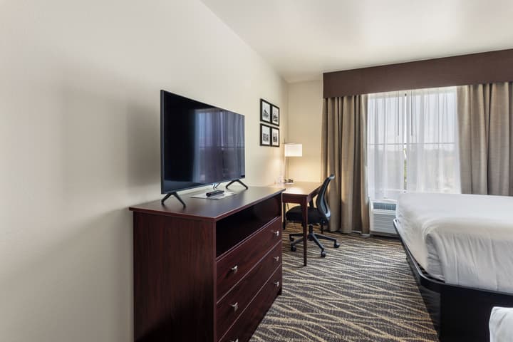 Cobblestone Hotel & Suites - De Pere/Green Bay
