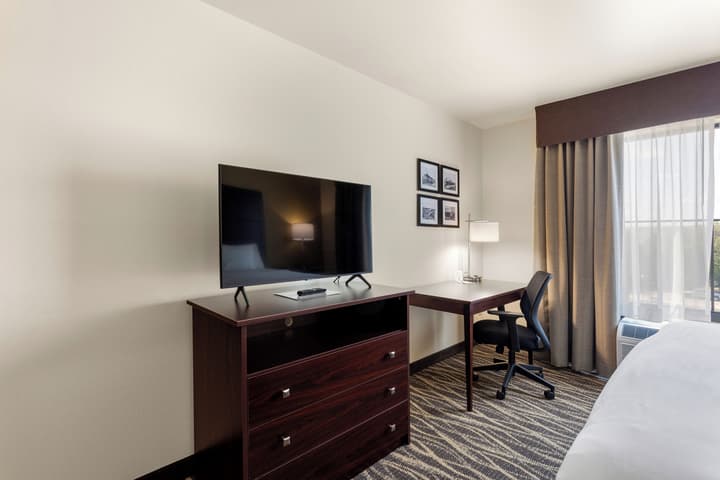 Cobblestone Hotel & Suites - De Pere/Green Bay