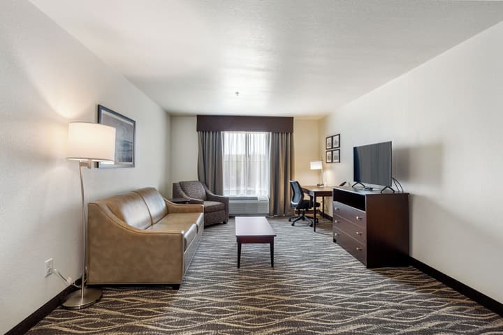 Cobblestone Hotel & Suites - De Pere/Green Bay