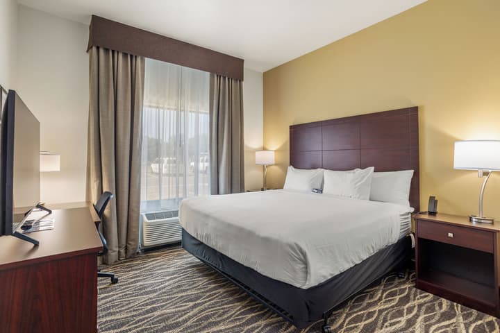 Cobblestone Hotel & Suites - De Pere/Green Bay