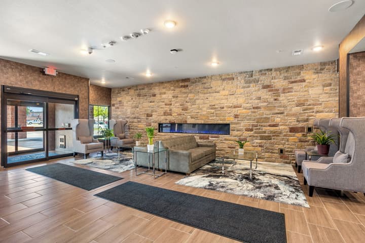 Cobblestone Hotel & Suites - De Pere/Green Bay