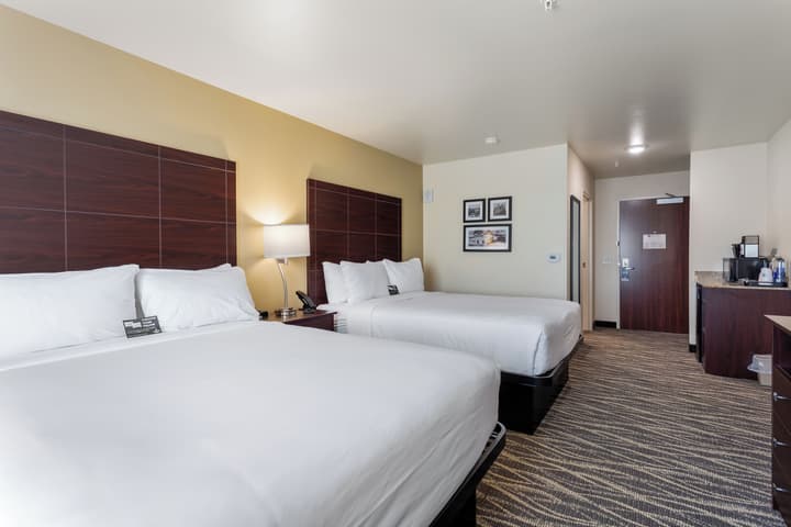 Cobblestone Hotel & Suites - De Pere/Green Bay