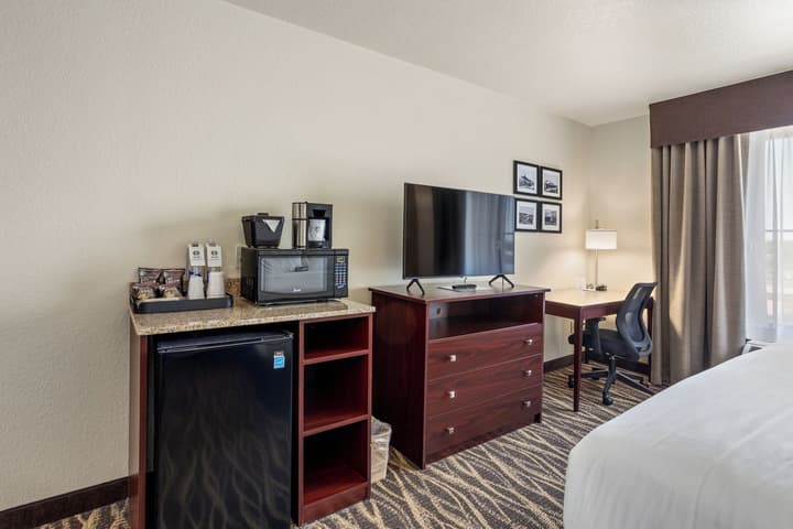 Cobblestone Hotel & Suites - De Pere/Green Bay
