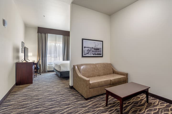 Cobblestone Hotel & Suites - De Pere/Green Bay