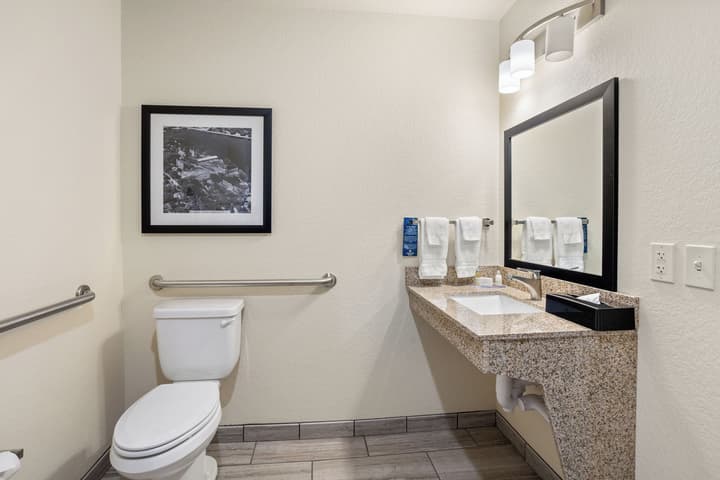 Cobblestone Hotel & Suites - De Pere/Green Bay