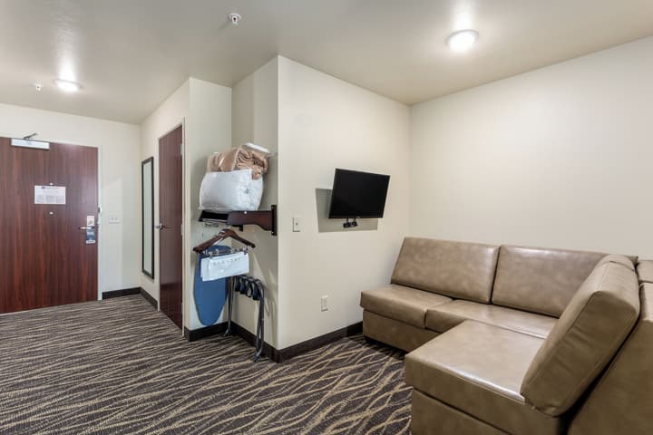 Cobblestone Hotel & Suites - De Pere/Green Bay