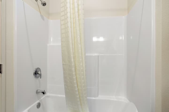 Cobblestone Hotel & Suites - De Pere/Green Bay