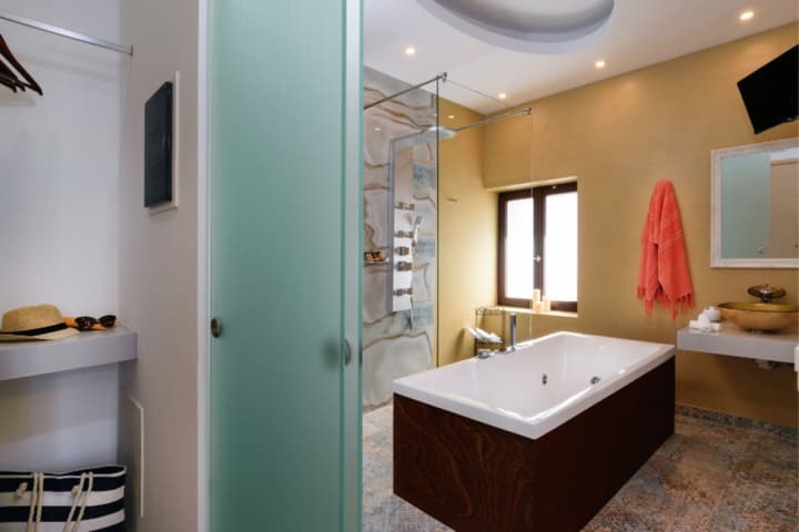 Diamond Suites